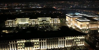 Ο Ερντογάν χλευάζει τους επικριτές για το «Λευκό Παλάτι»: Έχει 1.150, όχι 1.000 δωμάτια