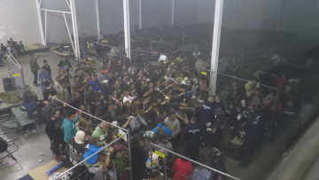 Εικόνες ντροπής με πρόσφυγες σε καταυλισμό στην Ουγγαρία