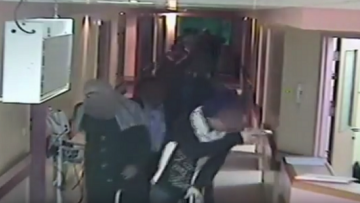 Βίντεο: Ισραηλινός αστυνομικός μεταμφιέστηκε σε έγκυο για να συλλάβει Παλαιστίνιο που νοσηλευόταν