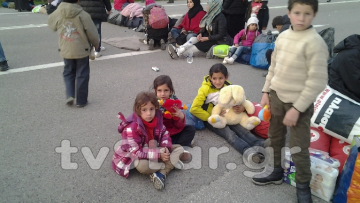 Πρόσφυγες έκλεισαν την παλαιά Εθνική Οδό Λαμίας-Αθηνών στις Θερμοπύλες