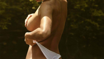Τόπλες η Irina Shayk 