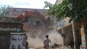 Βίντεο: Έδιωξαν τους αντιεξουσιαστές και κατεδάφισαν το πρώην ορφανοτροφείο στην Τούμπα