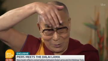 Βίντεο: Ο Δαλάι Λάμα μιμείται τον Ντόναλντ Τραμπ