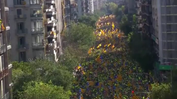 «Αντίο Ισπανία» φώναξαν δεκάδες χιλιάδες Καταλανοί στη Βαρκελώνη