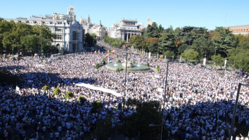 Στους δρόμους και πάλι οι Ισπανοί, καθώς η ένταση με την Καταλονία κλιμακώνεται