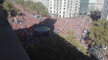 Καταλονία: Εκατοντάδες χιλιάδες στους δρόμους υπέρ της παραμονής στην Ισπανία