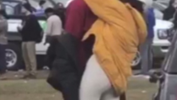 Η κόρη του Ομπάμα ξεσαλώνει - Τσιγάρο και καυτό φιλί με νεαρό σε κοινή θέα