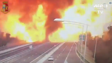 Μπολόνια: Η ώρα της τρομακτικής σύγκρουσης του βυτιοφόρου με νταλίκα