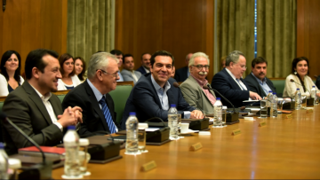 «Αυτοαποθεώνεται» η κυβέρνηση για όσα έκανε μετά τους... 96 νεκρούς στο Μάτι