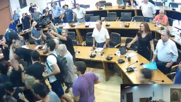 Βόλος: Ξύλο, ένταση και ΜΑΤ στο δημοτικό συμβούλιο 