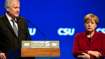 Ζεεχόφερ: Παραιτείται από την ηγεσία του CSU αλλά όχι και από το υπουργείο Εσωτερικών