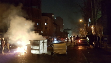 Ιράν: Νεκρός ένας αστυνομικός από πυρά διαδηλωτή