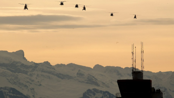 Χολιγουντιανή υπερπαραγωγή η άφιξη Τραμπ στο Νταβός