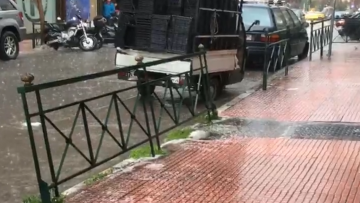 Έντονη χαλαζόπτωση στο κέντρο της Αθήνας 