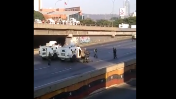 Βίντεο από Βενεζουέλα: Αξιωματικός του στρατού δέχεται σφαίρα