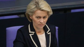 Ούρσουλα φον ντερ Λάιεν: Η εκλεκτή της Μέρκελ τα «παίζει» όλα για όλα 