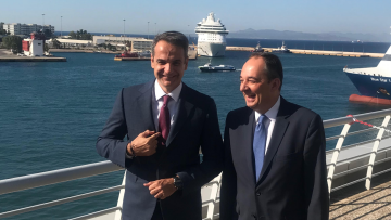 Κυριάκος Μητσοτάκης: Η επίσκεψη στο υπουργείο Ναυτιλίας και η γραβάτα με τις άγκυρες 