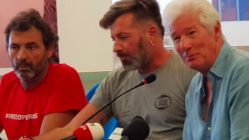 Ο Ρίτσαρντ Γκιρ απαξιώνει τον Σαλβίνι για το «Πάρε τους μετανάστες στη βίλα σου»: Δεν με ενδιαφέρει!