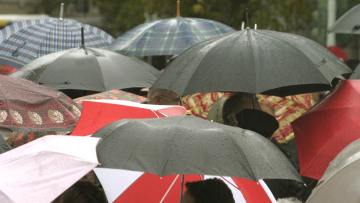 Ο καιρός για το Σαββατοκύριακο: Συνεχίζονται οι βροχές - Πότε έρχεται νέο κύμα κακοκαιρίας 