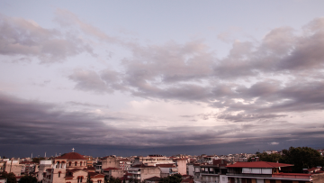 Ο καιρός σήμερα: Δείτε σε ποιες περιοχές θα σημειωθούν ισχυρές καταιγίδες - Έως 7 μποφόρ στο Αιγαίο