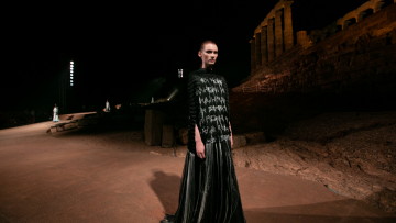 Η Μαίρη Κατράντζου τουιτάρει Σωκράτη: «Η μόνη αληθινή σοφία είναι η γνώση ότι δε ξέρεις τίποτα»