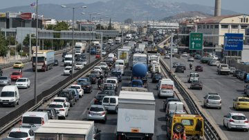 Κίνηση: Δευτέρα με μποτιλιάρισμα στους δρόμους - Ουρά χιλιομέτρων στην Ποσειδώνος 