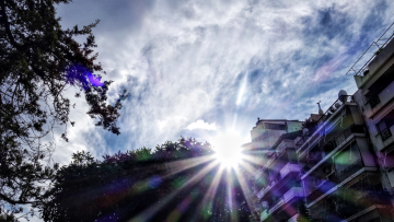 Καιρός: Υψηλές θερμοκρασίες έως την Τετάρτη - Πού θα δούμε 20άρια - Νέα επιδείνωση προ των πυλών 