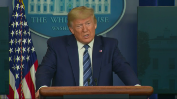 Κορωνοϊός - Τραμπ: «Και η παραμονή στο σπίτι οδηγεί σε θάνατο»