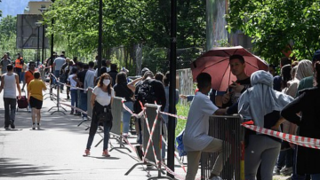 Κορωνοϊός - Γενεύη: Στην ουρά περισσότεροι από 2.000 άνθρωποι για δωρεάν τρόφιμα