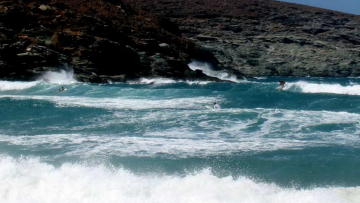 Καιρός - Άνεμοι: Ξεπέρασε τα 100 χλμ/ώρα το μελτέμι στην Τήνο