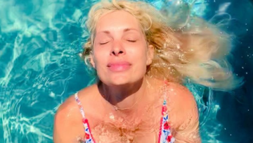 Ελένη Μενεγάκη: Ποζάρει με το φόρεμα που αγόρασε από τη Νάξο