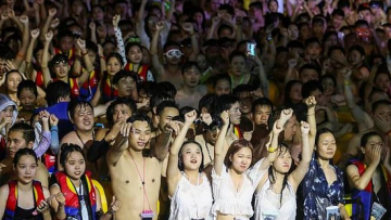 Ουχάν: Χιλιάδες άνθρωποι σε πάρτι χωρίς να κρατούν αποστάσεις