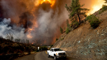 Φωτιές στην Καλιφόρνια: Μία τραγωδία πάνω στην άλλη... νεκρός πιλότος από πτώση ελικοπτέρου