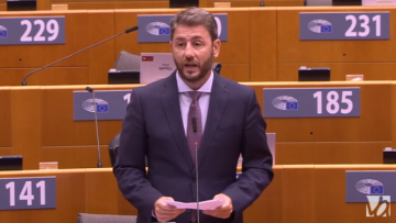 Ανδρουλάκης για e-food: Ο εργασιακός νόμος της ΝΔ αφήνει απροστάτευτους τους ντελιβεράδες