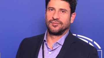 Αλέξης Γεωργούλης: Ψάχνει πώς να... ταιριάξει τηλεόραση και Ευρωβουλή - «Σιγή ιχθύος» από Κουμουνδούρου