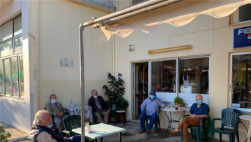 Κορωνοϊός - Θήβα: Γιατί μαζεύτηκαν σχεδόν 300(!) άτομα στην κηδεία στο Μουρίκι