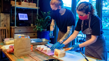 Κορωνοϊός - Αγγλία: Η καμπάνια #TogetherWeCan παρατείνει τα δωρεάν σχολικά γεύματα