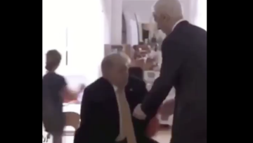 Viral ο «Τραμπ» που κλαίει και χτυπιέται όταν μαθαίνει το αποτέλεσμα των εκλογών