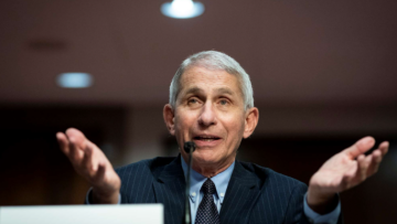 Φάουτσι: «Το εμβόλιο της Pfizer για τον κορωνοϊό θα μπορούσε να χορηγηθεί έως το τέλος του έτους»