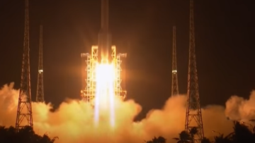 Εκτοξεύθηκε η ιστορική ρομποτική αποστολή που θα φέρει τα πρώτα δείγματα από τη Σελήνη μετά το 1976