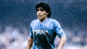 Ντιέγκο Μαραντόνα: Όταν ο «Θεός» ντρίμπλαρε στις λάσπες για να χειρουργηθεί ένα άρρωστο παιδί 