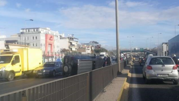 Τροχαίο στον Κηφισό - LIVE η κίνηση: Τεράστιο μποτιλιάρισμα, τζιπ έπεσε σε κολώνα της ΔΕΗ  