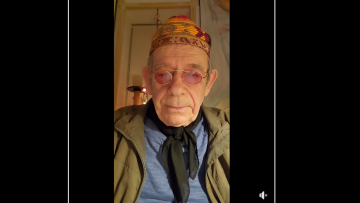 Ο Ηλίας Λογοθέτης τραγουδά τα κάλαντα της πανδημίας - Βίντεο