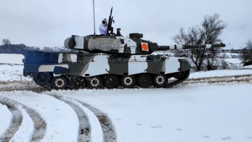 Εντυπωσιακές εικόνες από την εκπαίδευση του Δ΄ Σώματος Στρατού στο χιόνι - Δείτε βίντεο 