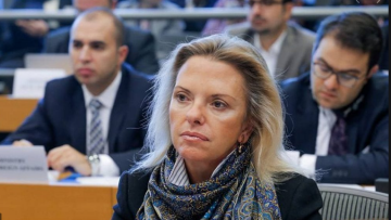 Βόζεμπεργκ (ΘΕΜΑ 104.6): Οφείλει να παραιτηθεί η Μενδώνη, έχει αντικειμενικά πολιτική ευθύνη