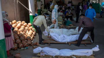 Πανδημία-Ινδία: Παγκόσμιο ρεκόρ ημερήσιων κρουσμάτων - Πρωτομαγιά η πρώτη παρτίδα δόσεων του εμβολίου Sputnik V 