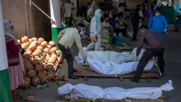 Κορωνοϊος - Ινδία: Καταφεύγουν στα δικαστήρια για να εξασφαλίσουν οξυγόνο - Πεθαίνουν από ασφυξία οι ασθενείς