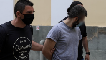 Έγκλημα στα Καλύβια: Ψυχιατρική πραγματογνωμοσύνη ζήτησαν οι δικηγόροι του 32χρονου - Στη φυλακή ο δράστης