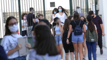 Σχολεία – Κεραμέως: Νωρίτερα η έναρξη του σχολικού έτους - Πότε ξεκινούν οι Πανελλαδικές