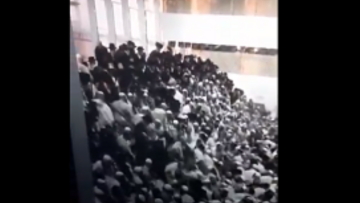 Δείτε βίντεο: Δύο νεκροί και πάνω από 100 τραυματίες μετά την κατάρρευση εξέδρας σε συναγωγή στο Ισραήλ